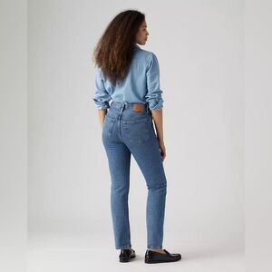 NWT Levi’s 501 Original Fit - medium wash,
- 28x28✨